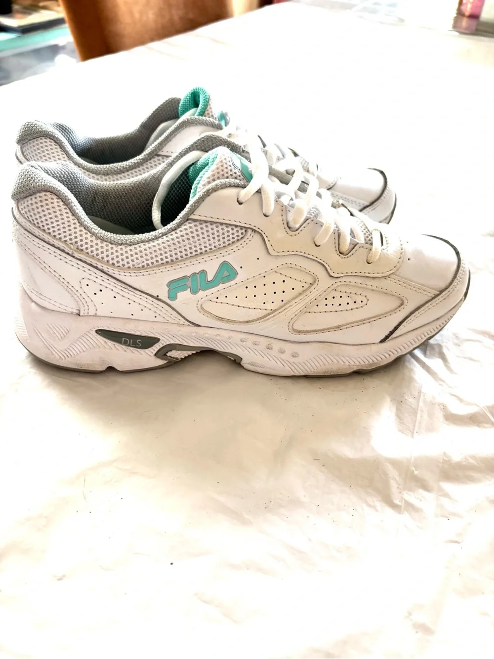 FILA White Aqua Memory Glimpse Walking Sneakers Shoes SZ 8.5 Worn 3X